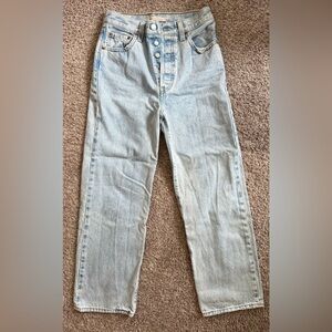 Levi's Women Light Wash Ribcage Straight Jeans